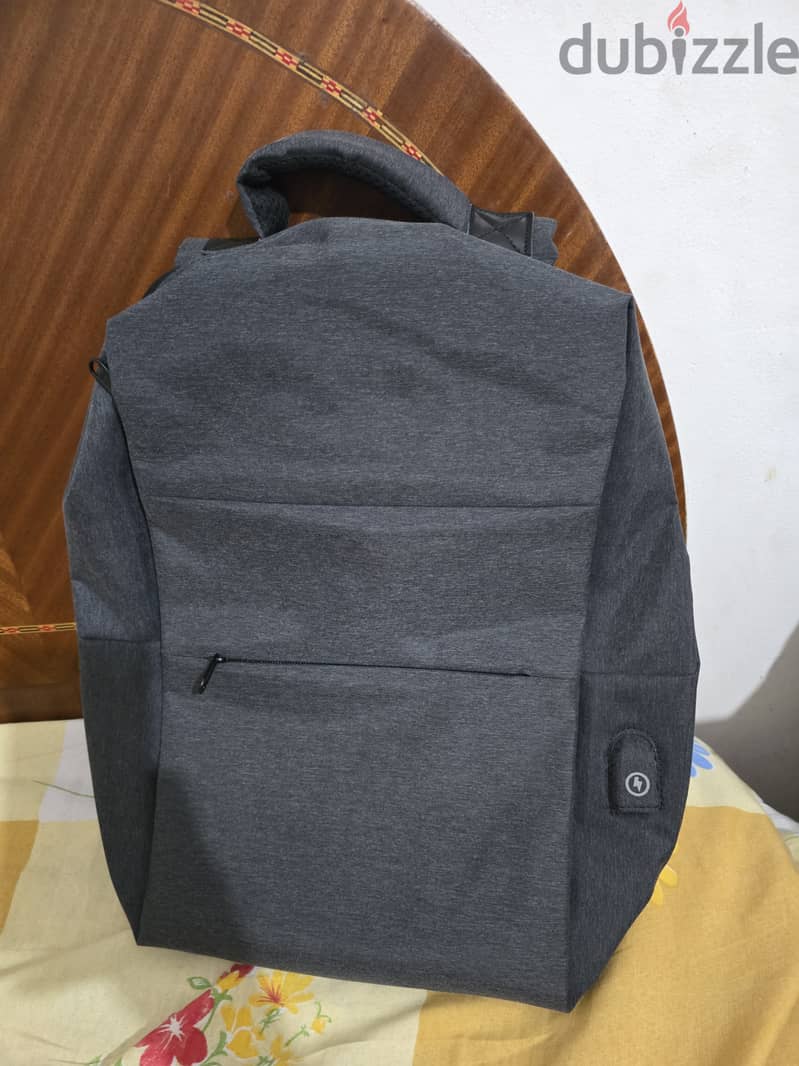 backpack with USB Outlet شنطة ظهر 1