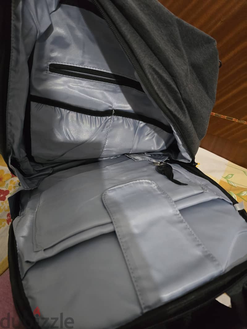 backpack with USB Outlet شنطة ظهر 3