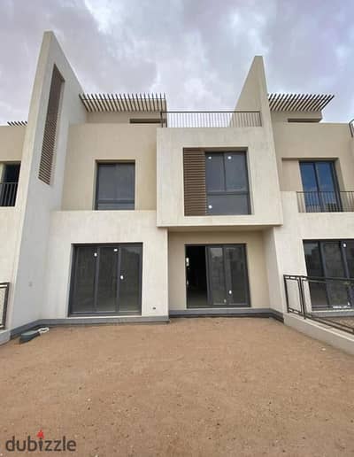 villa Town house middle resale Sodic East elshorouk Ready to move