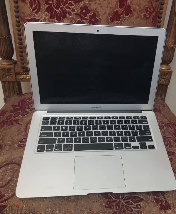 Mac airbook a1466 - 2015  بدون بطاريه بيشتغل بالشاحن مباشره 8