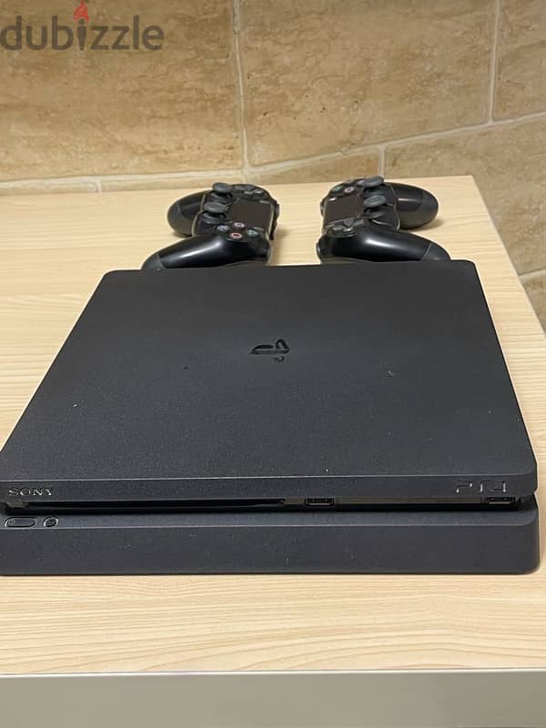 PLAY STATION 4 WITH 2 controller and games 4