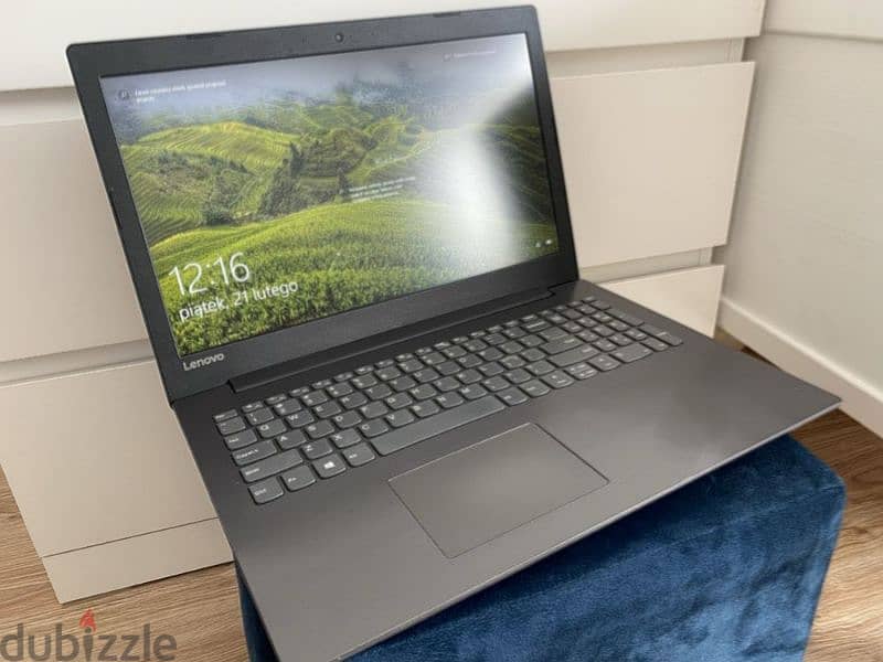 لاب توب Lenovo بحاله ممتازه هارد 1 تيرا رامات 4 جيجا بكارتين شاشه AMD 2