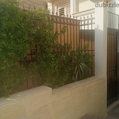 ارضي ب garden سكني أو مقر شركة في التجمع الاول موقع مميز وسعر رائع