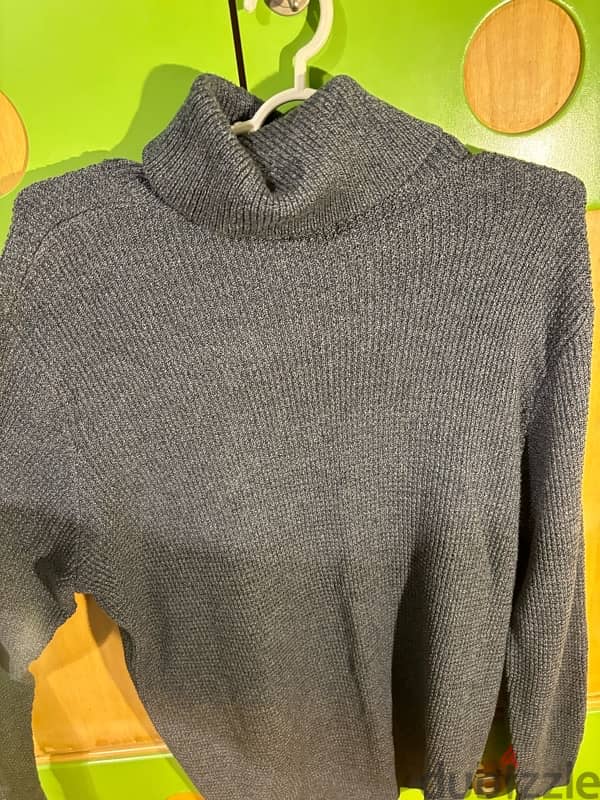 H & M grey pullover 1