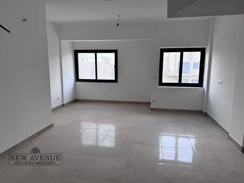 Fullyfinished & delivered Penthouse 3 Bedrooms 1 master  1 Bathroom  1 guest toilet  in Fifth square 0