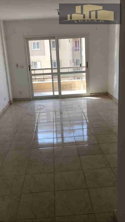 Apartment for vacant rent in Madinaty B6, third floor, view garden, close to all services, ready for immediate residence