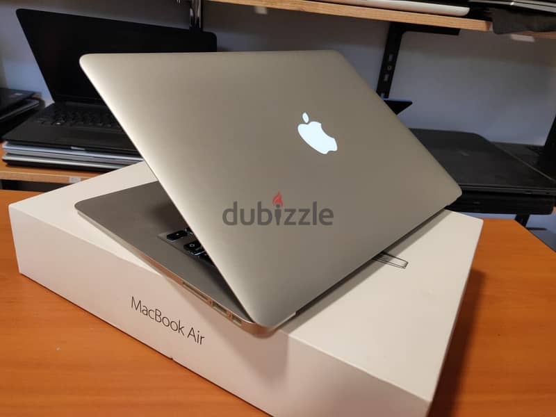 macbook air 2017core i5 macOS+ssd 128gb 4