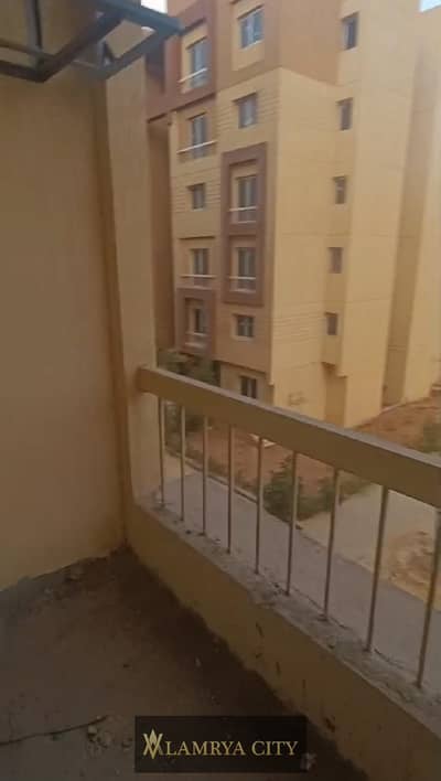 Resale duplex for sale in Ashgar City compound, semi-finished, with an area of 142 meters. It includes 3 rooms, 2 bathrooms, and a fully north-facing