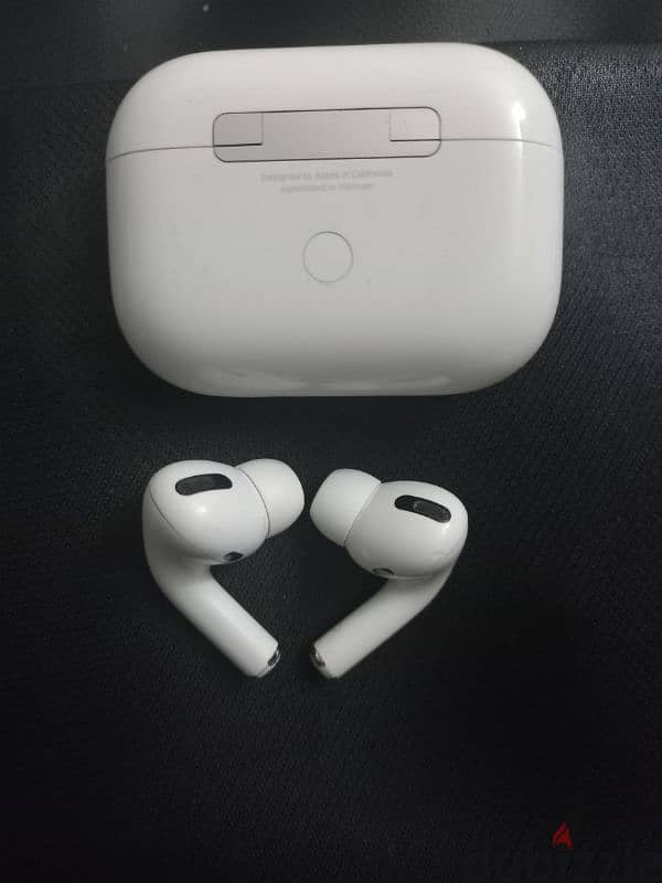 airpods proوارد امريكا بحالة ممتازة 2