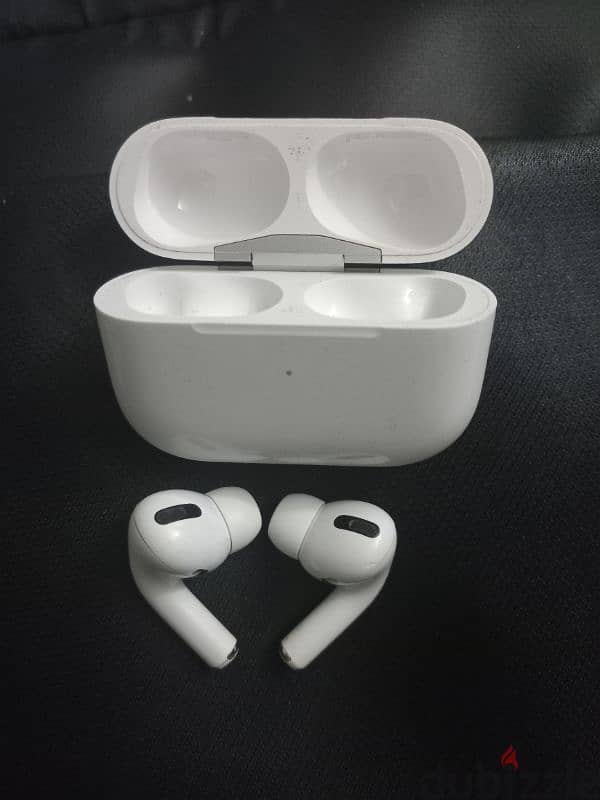 airpods proوارد امريكا بحالة ممتازة 3