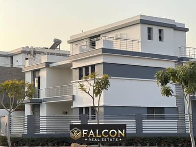 Standalone villa for sale in Taj City Compound, First Settlement, on Suez Direct Road, in front of Cairo Airport and near Fifth Settlement, New Cairo