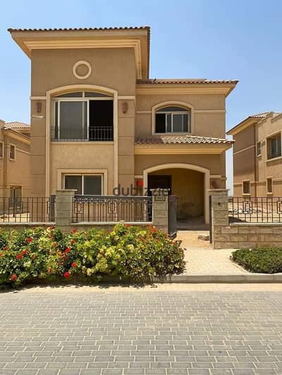 Villa for sale in West Golf, Aston Park Compound, near the American University .     BUA : ​​310 meters (5 rooms + master room / 4 bathrooms / 2 recep