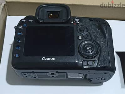 Canon 5d mark 4 + battery Grip +3 battery shutter 200k