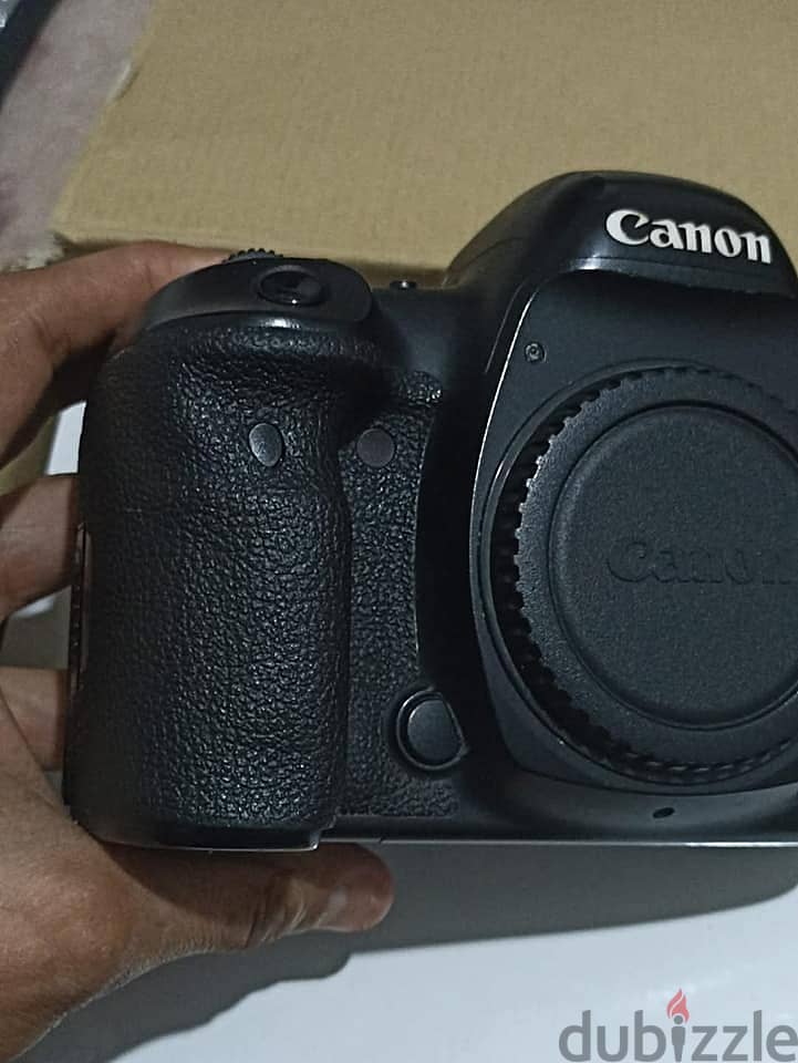 Canon 5d mark 4 + battery Grip +3 battery shutter 200k 2