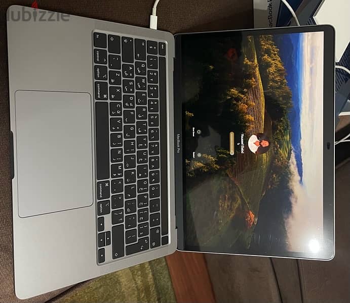 Macbook Pro 2020 13 inch Like new 11