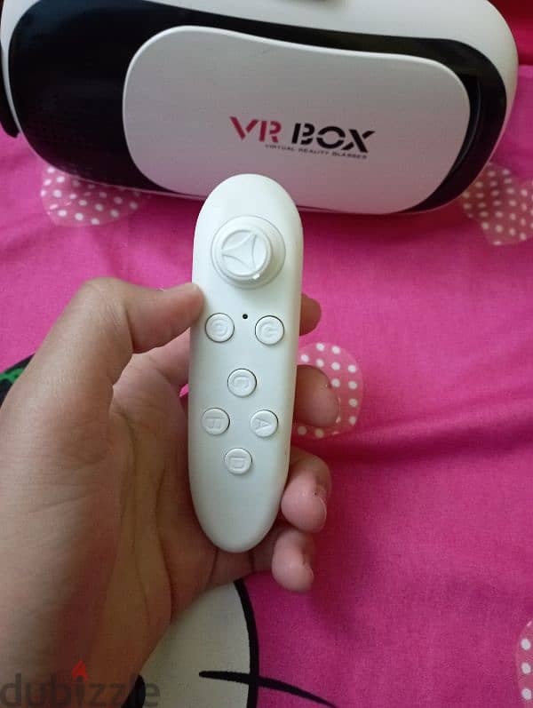 vr box with remote 1