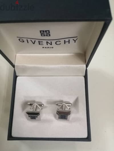 ازرار أكمام Givenchy Paris