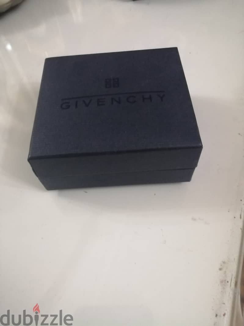 ازرار أكمام Givenchy Paris 1