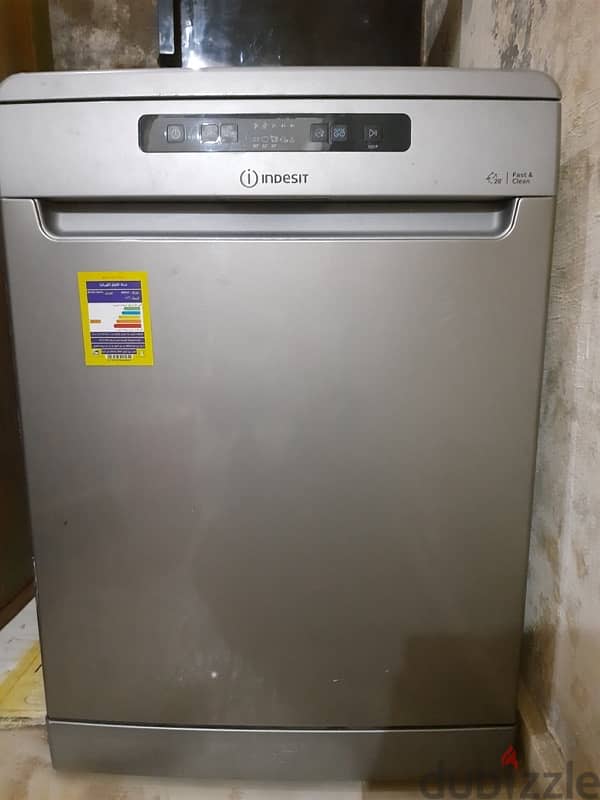 غسالة أطباق indesit ديجيتال إيطالي بحالة الجديد 13 فرد 1