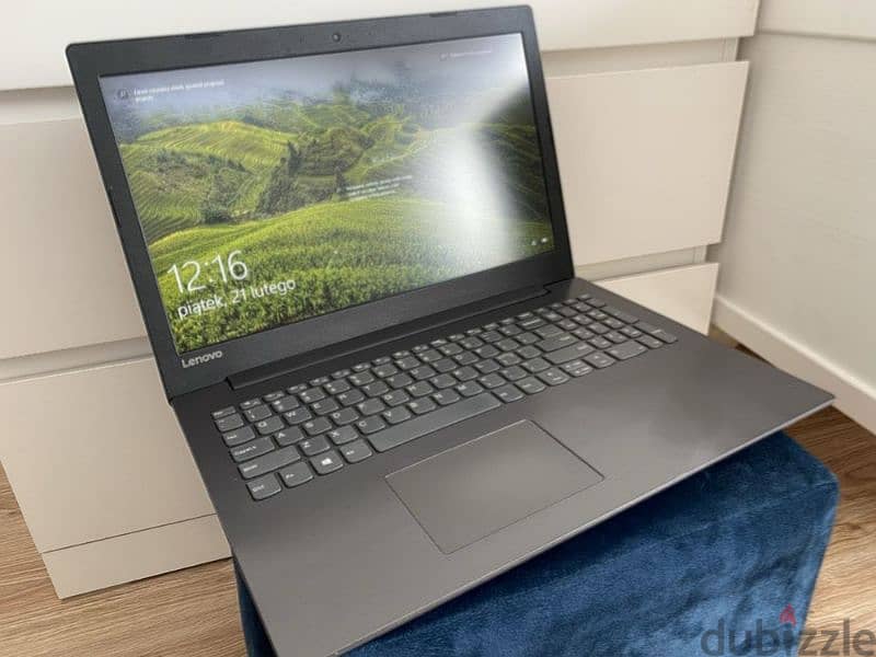 لاب توب Lenovo بحاله ممتازه هارد 1 تيرا رامات 4 جيجا بكارتين شاشه AMD 2