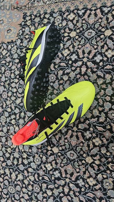 Predator turf shoes