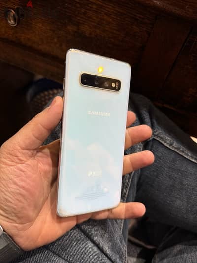 Samsung S10 استخدام نضيف بدون خرابيش خطين بالعلبه