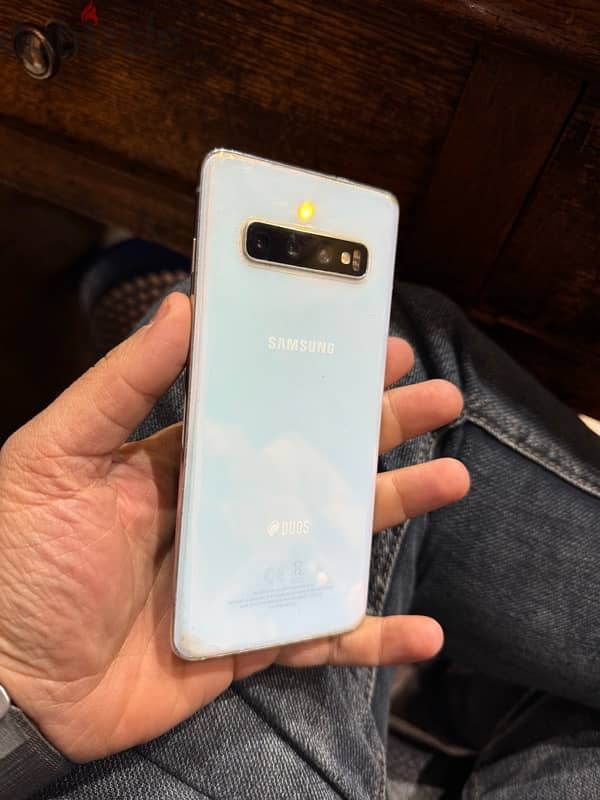 Samsung S10 استخدام نضيف بدون خرابيش خطين بالعلبه 0