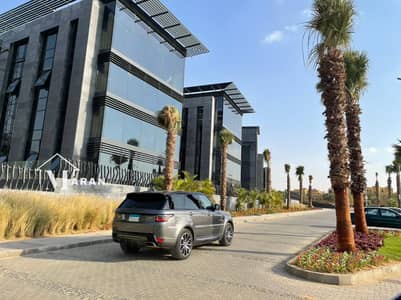 مكتب للايجار في كايرو بيزنس بارك 302 متر جاهز للتسليم نص تشطيب التجمع الخامس Cairo Business Park