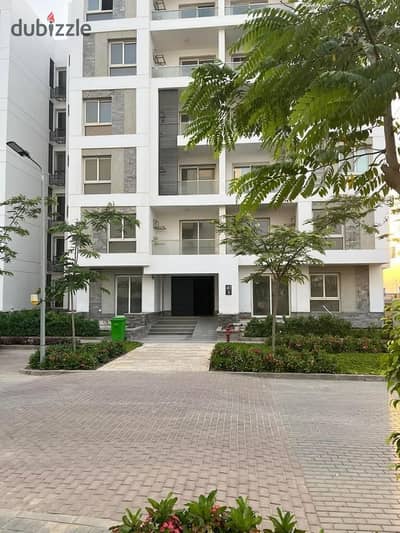 Resale apartment in Beta Greens Compound, immediate delivery, at less than half its current price with the company. 180 sqm, steps away from Madinaty