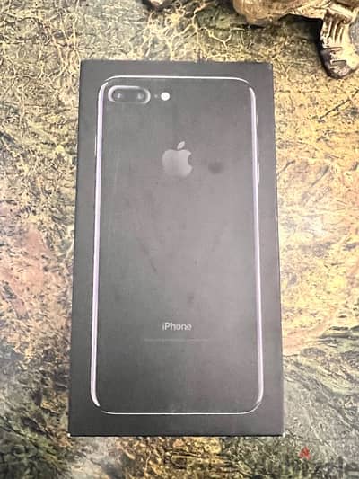 iPhone 7 Plus - 32GB - Mate Black ( حاله جيده جدا + العلبه)