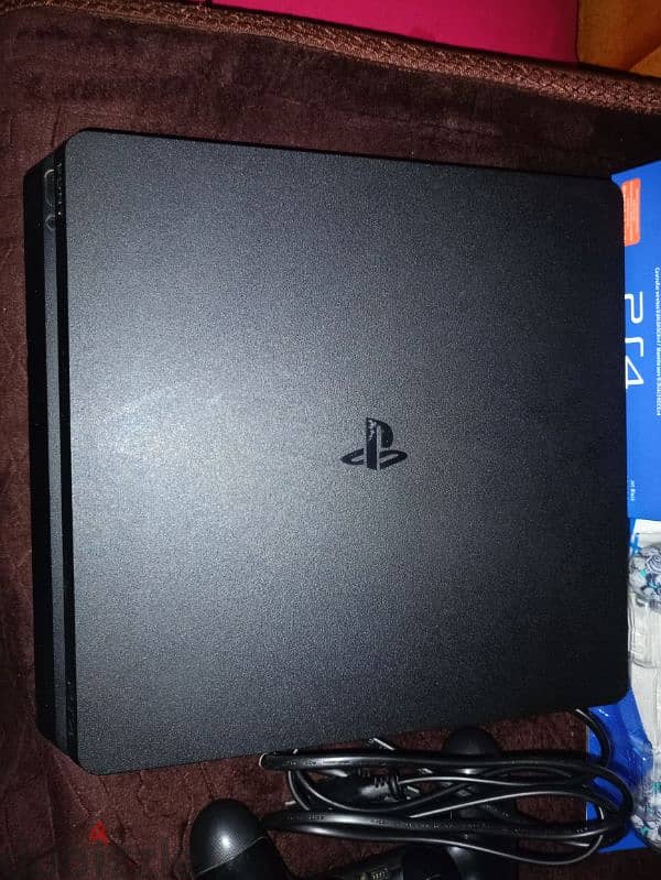 PS4 slim 4