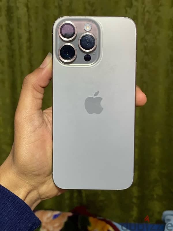 iPhone15 pro max  ايفون ١٥ برو ماكس 3