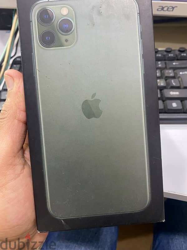 iPhone 11 Pro Max 256G 74% خطين كرتونه 3