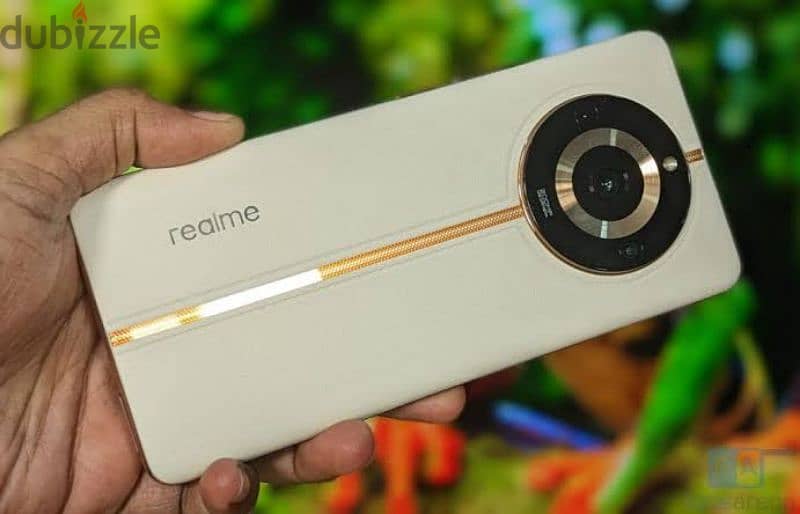 Realme 11 pro plus  ( شرخ شعره بسيطة أسفل الباغه) 1