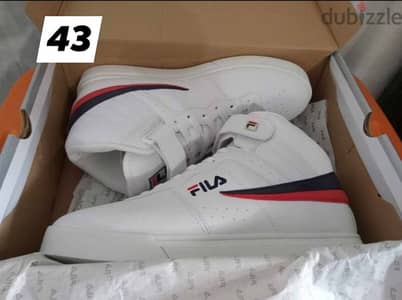 شوزات fila. new balance جديده للبيع بسعر مغري المقاسات موضحه في الصور