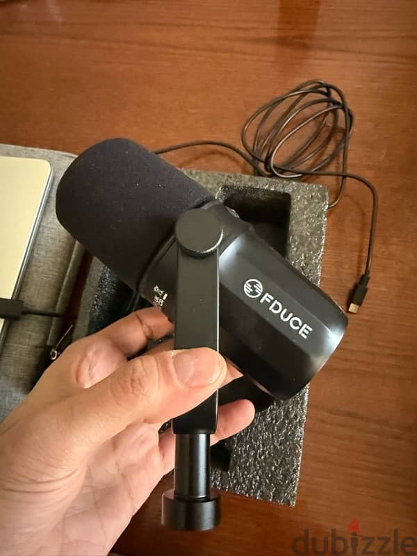 Fduce SL40 Dynamic Podcast Microphone 1