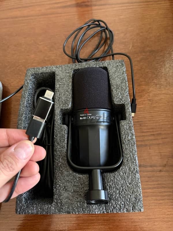 Fduce SL40 Dynamic Podcast Microphone 2