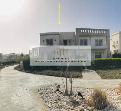 FULLY FURNITURES & ACs TOWNHOUSE 225 M WITH GARDEN 100 M- PRIME LOCATION -AMWAJ