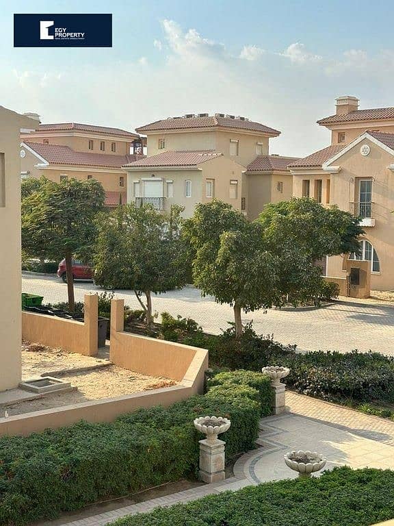 Villa with Garden Ready To Move For Sale In Hyde Park New Cairo 0