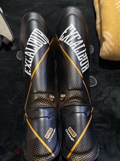 XL excalibour shinguards