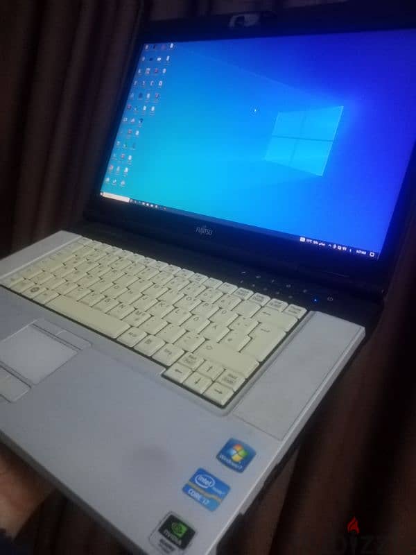 fujitsu H 710  بكارت نفديا كوادرو٢ جيجا  core i7 2nd وبهاردين +ram 8 2