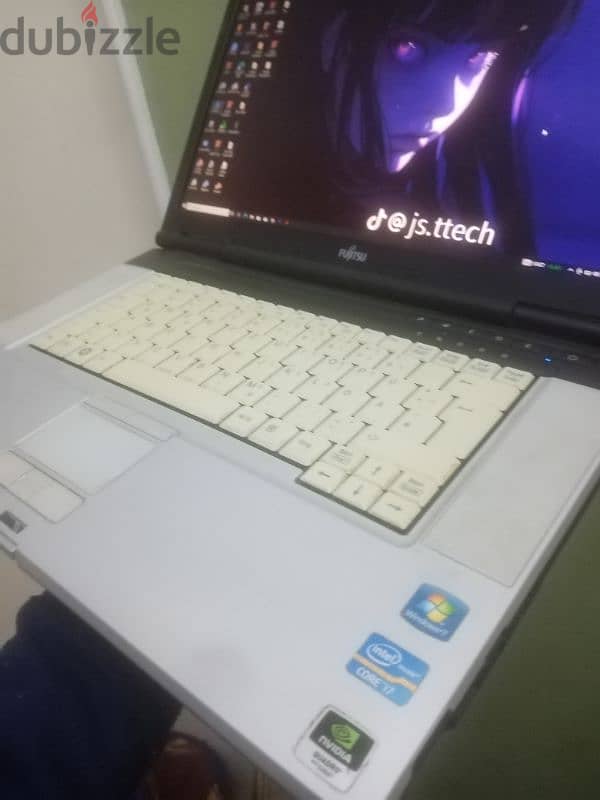 fujitsu H 710  بكارت نفديا كوادرو٢ جيجا  core i7 2nd وبهاردين +ram 8 3