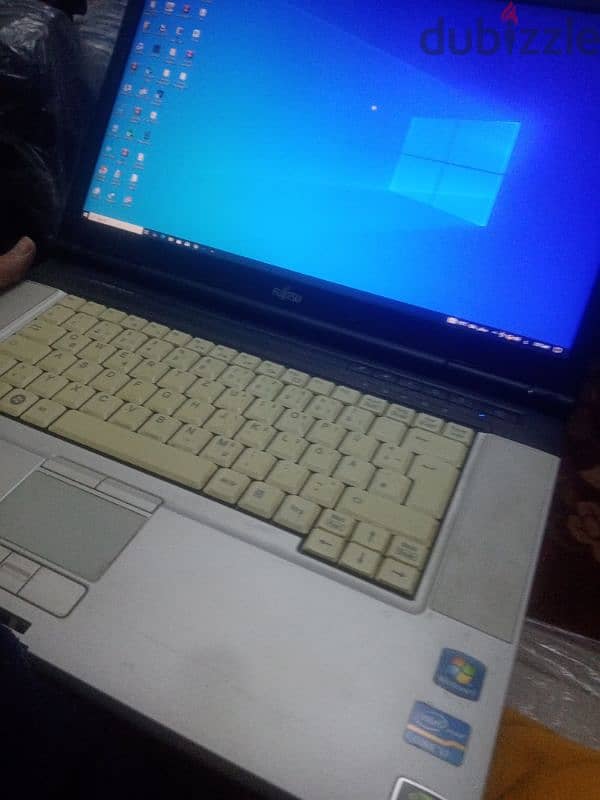 fujitsu H 710  بكارت نفديا كوادرو٢ جيجا  core i7 2nd وبهاردين +ram 8 4