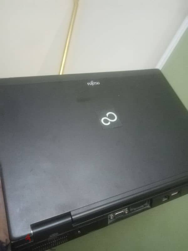 fujitsu H 710  بكارت نفديا كوادرو٢ جيجا  core i7 2nd وبهاردين +ram 8 10