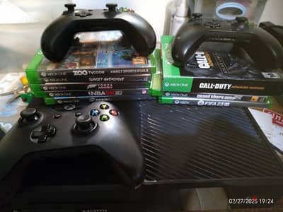 Xbox one 500gb 3 controllers 9 cd, kinetic sensor, 24 games