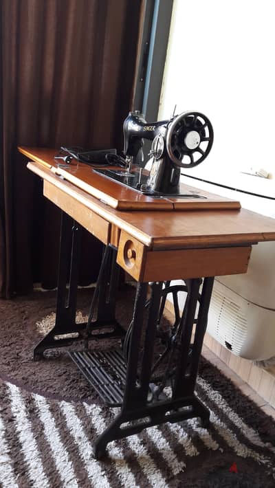 ماكينة خياطة مكتب سنجر - Singer sewing machine