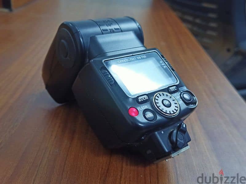 فلاش نيكون Flash Nikon Speedlight SB-700 0