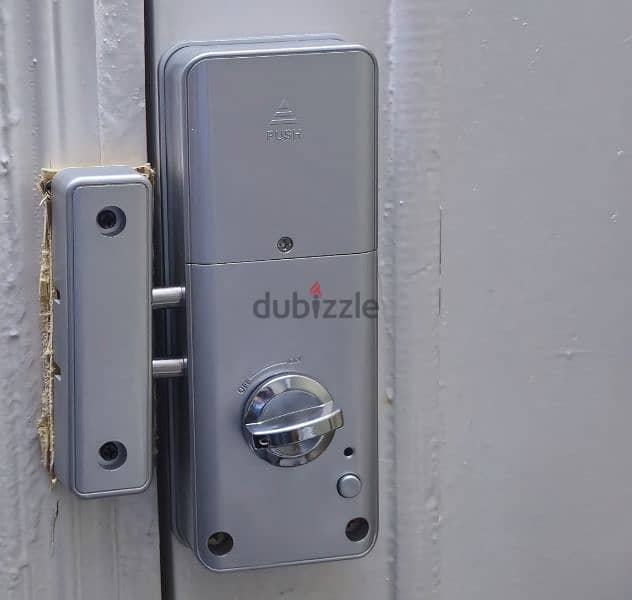 Smart invisible Door Lock Tuya BLE - قفل ذكي للابواب الخشبية 1