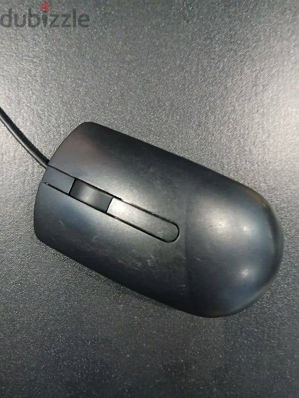 barely used dell Mouse, clean. 0