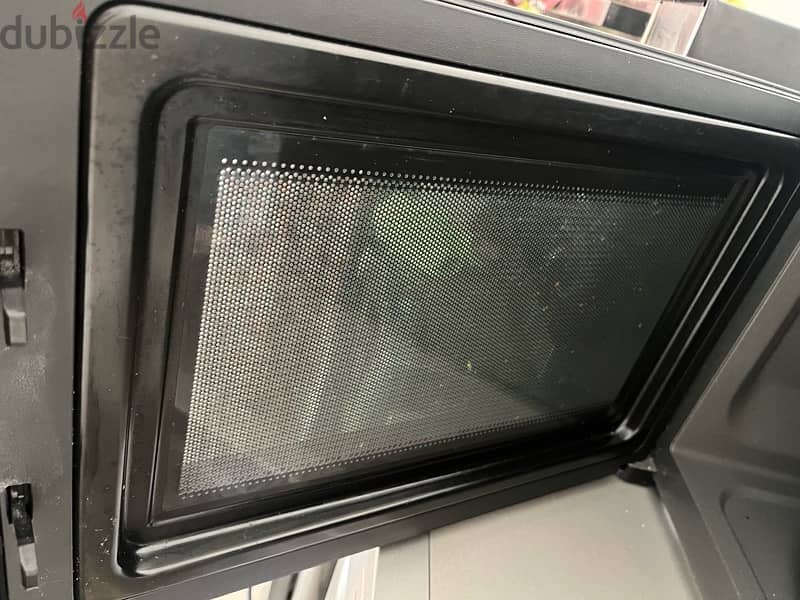 LG microwave 42 litre - Black 2